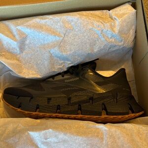 Brand New!!🤩Never worn👌🏽👍🏽 Men’s Reebok Floatzig 1 👟